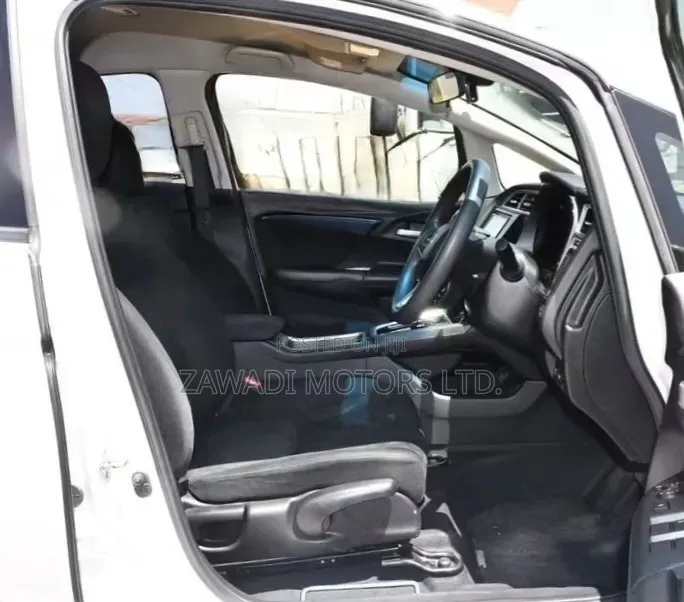 Honda Fit Shuttle 1.5 Hybrid 2WD 2019 White