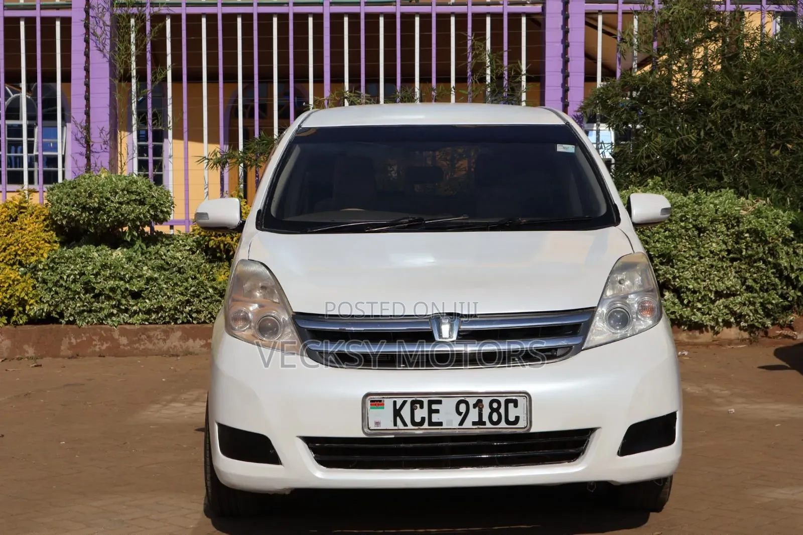 Toyota ISIS 2008 White