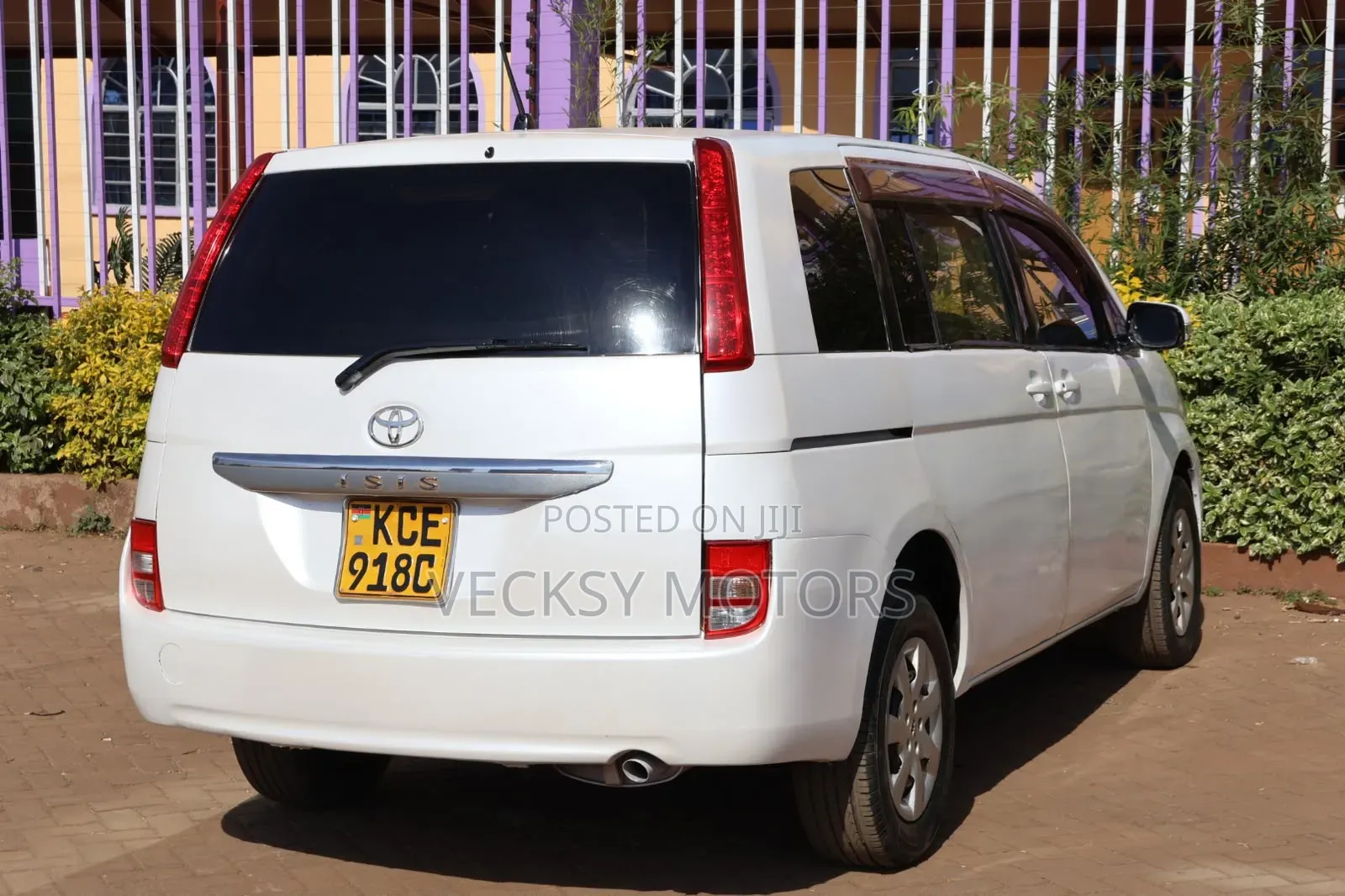 Toyota ISIS 2008 White