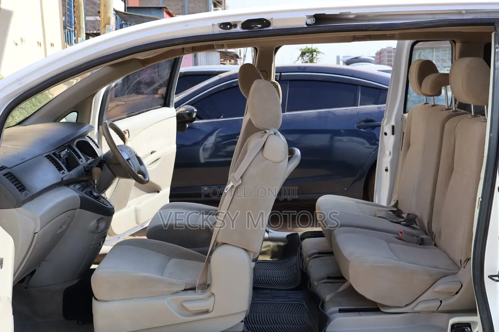 Toyota ISIS 2008 White