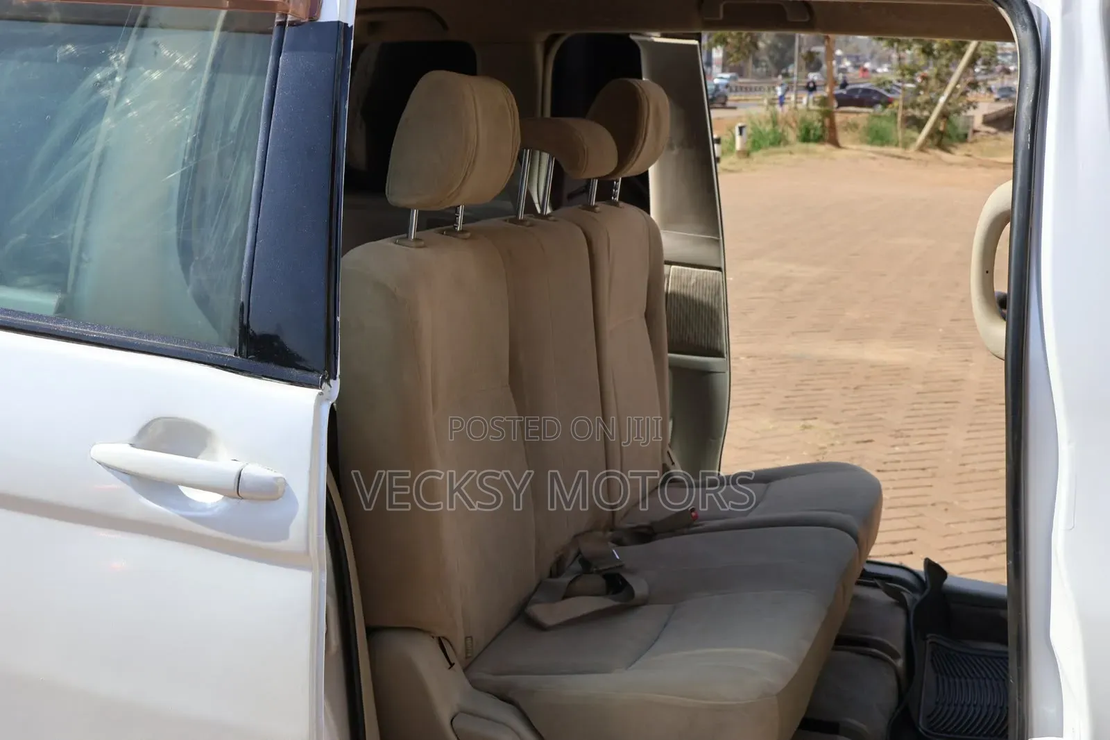 Toyota ISIS 2008 White