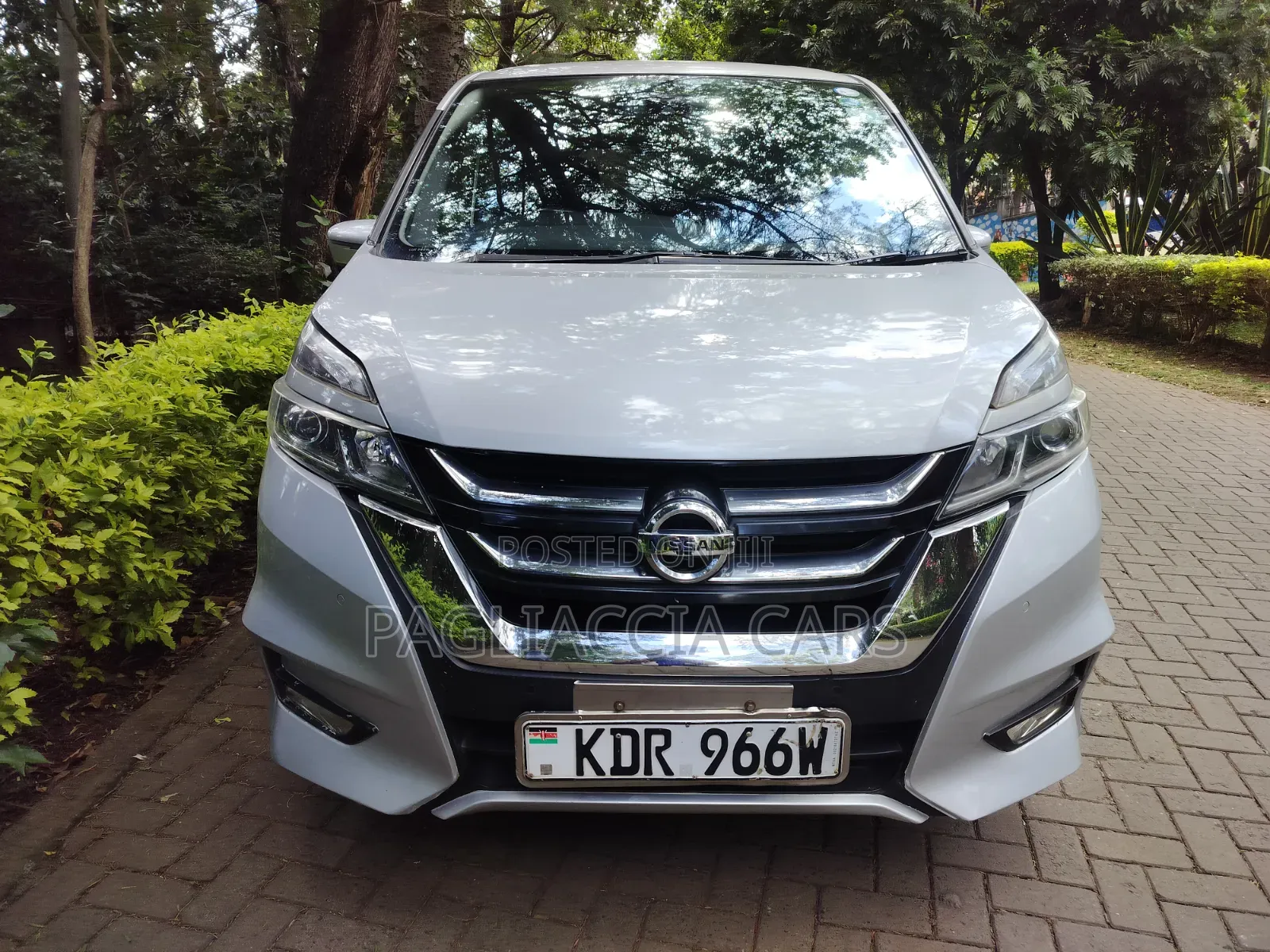 Nissan Serena 2017 Silver