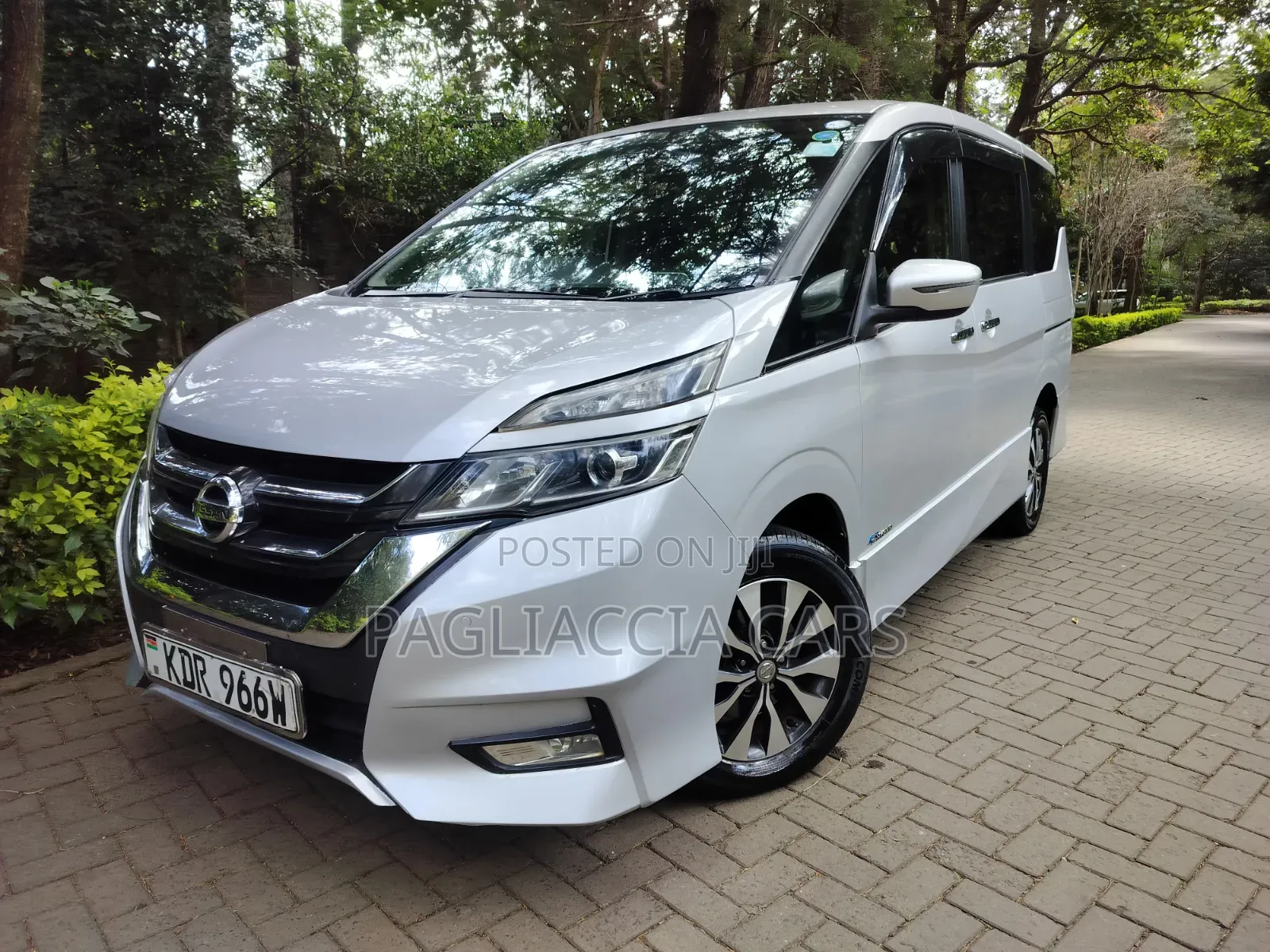 Nissan Serena 2017 Silver