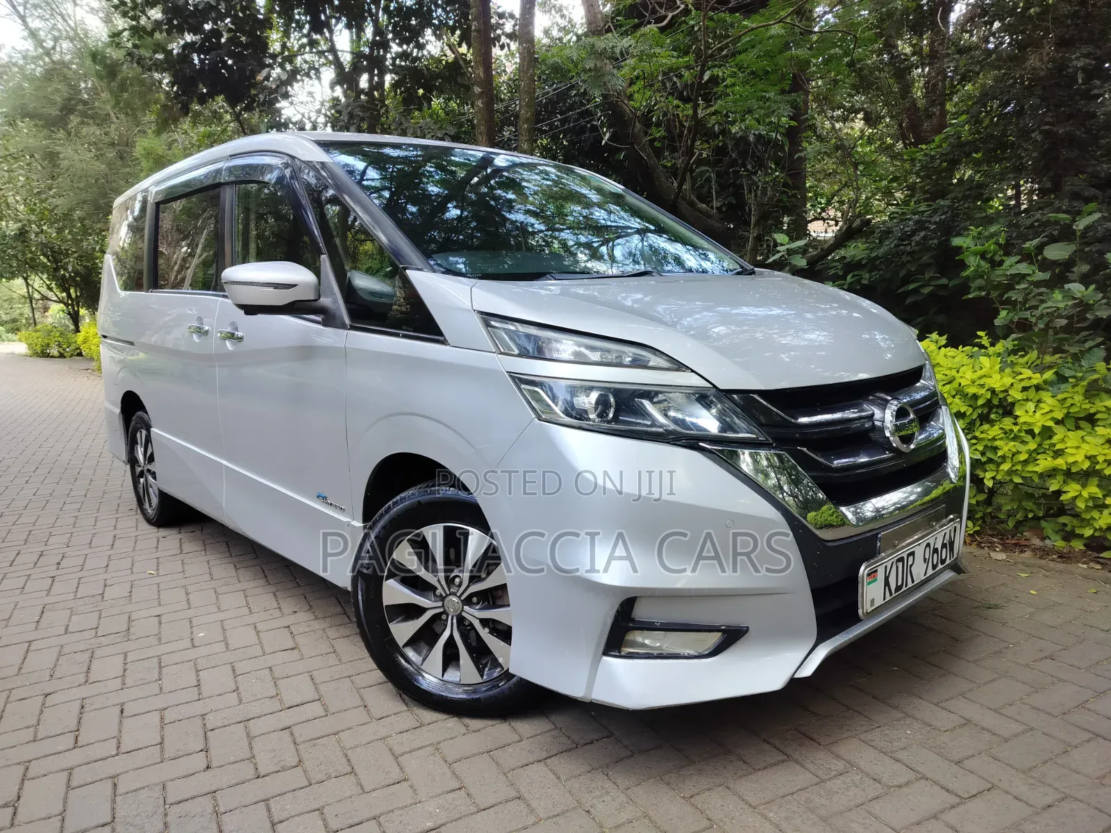 Nissan Serena 2017 Silver