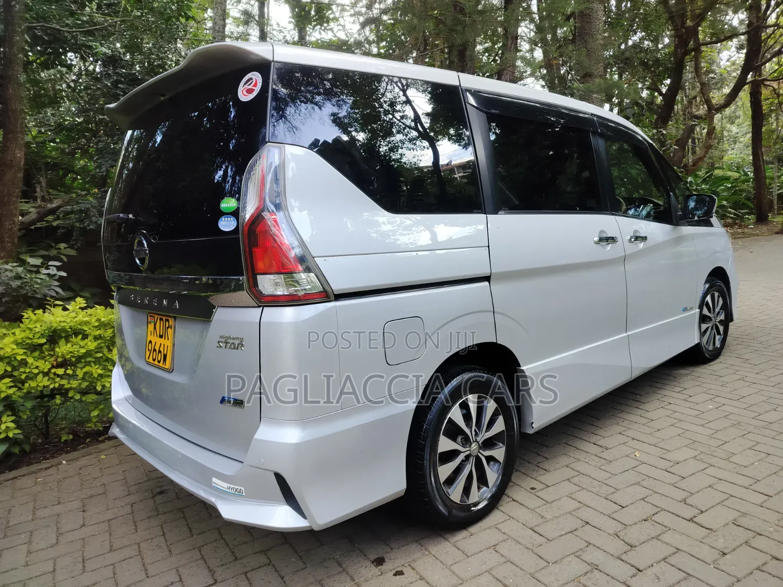 Nissan Serena 2017 Silver