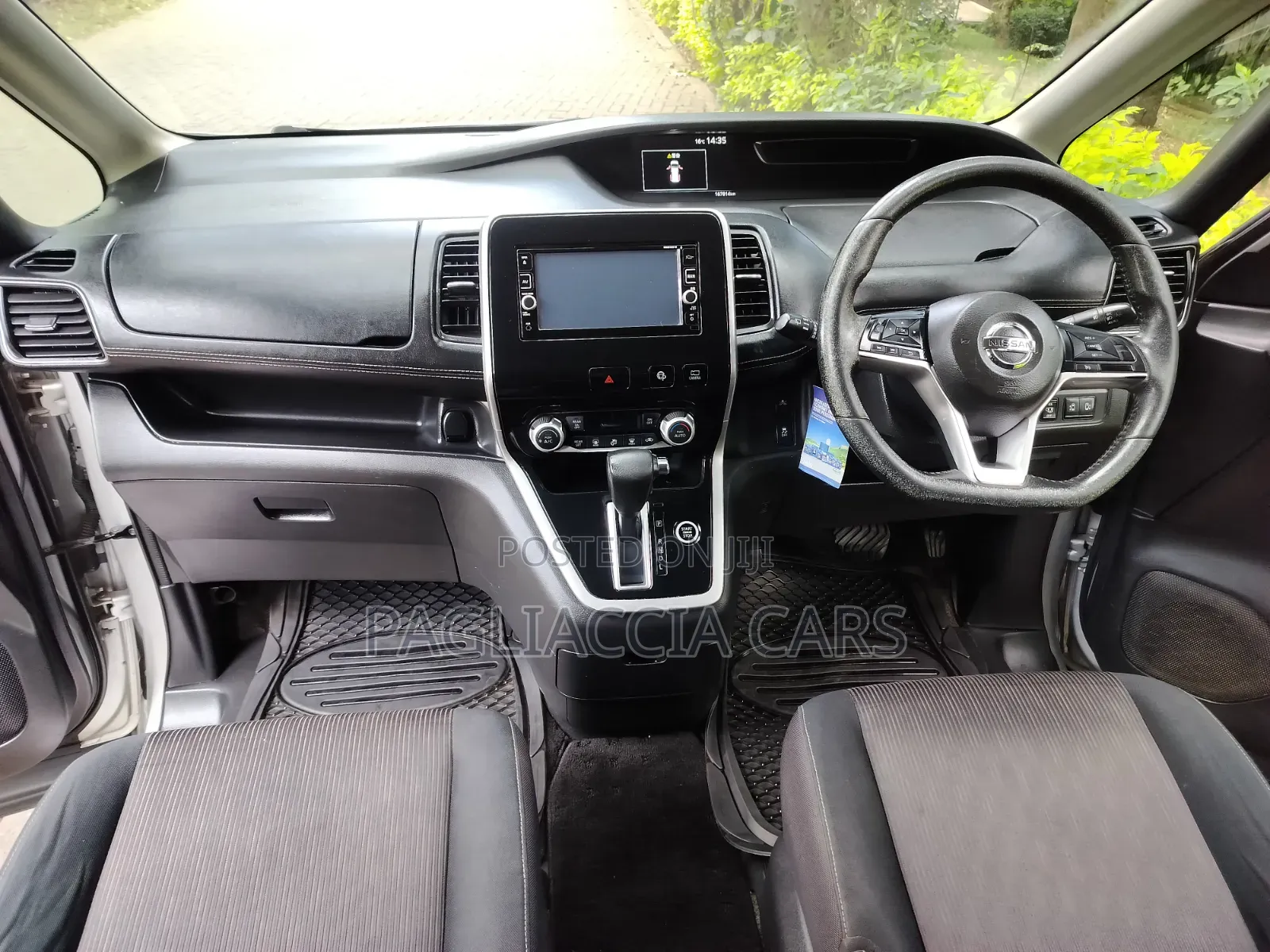 Nissan Serena 2017 Silver