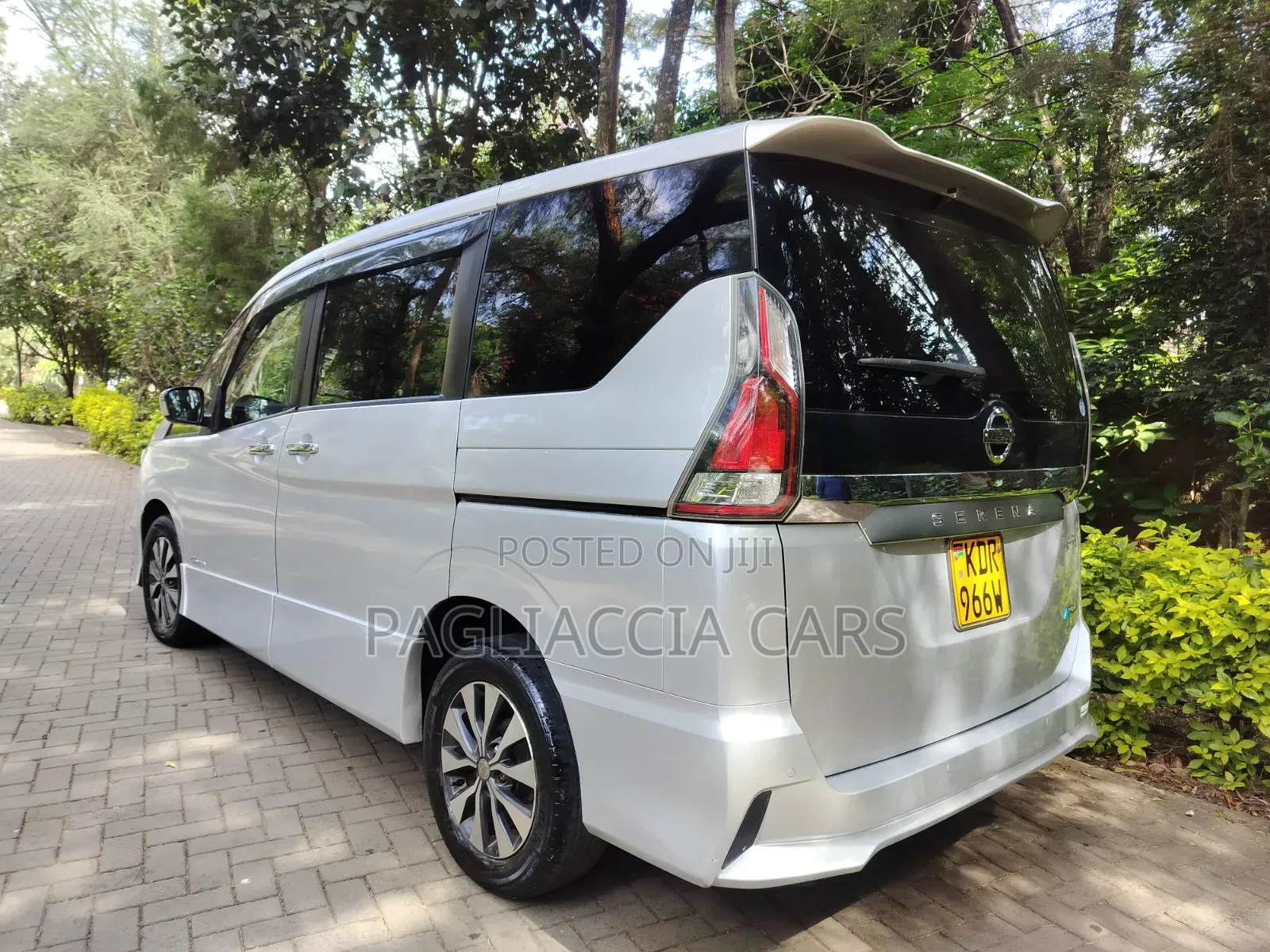 Nissan Serena 2017 Silver