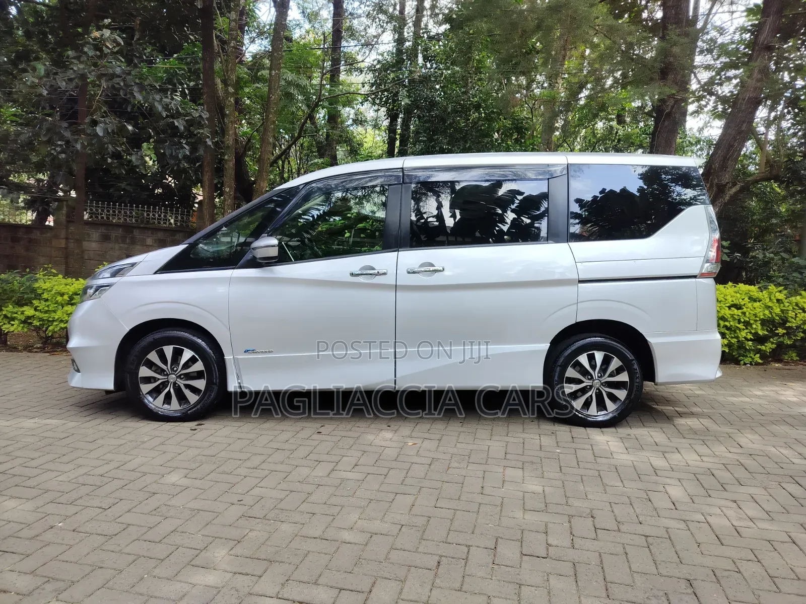 Nissan Serena 2017 Silver