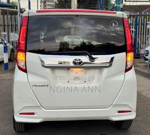 Toyota Roomy 2019 White