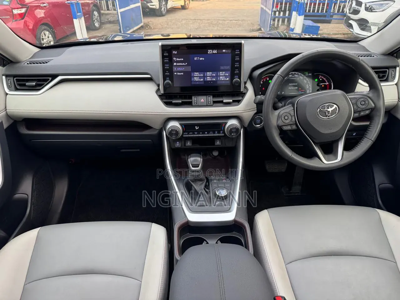 Toyota RAV4 2019 White