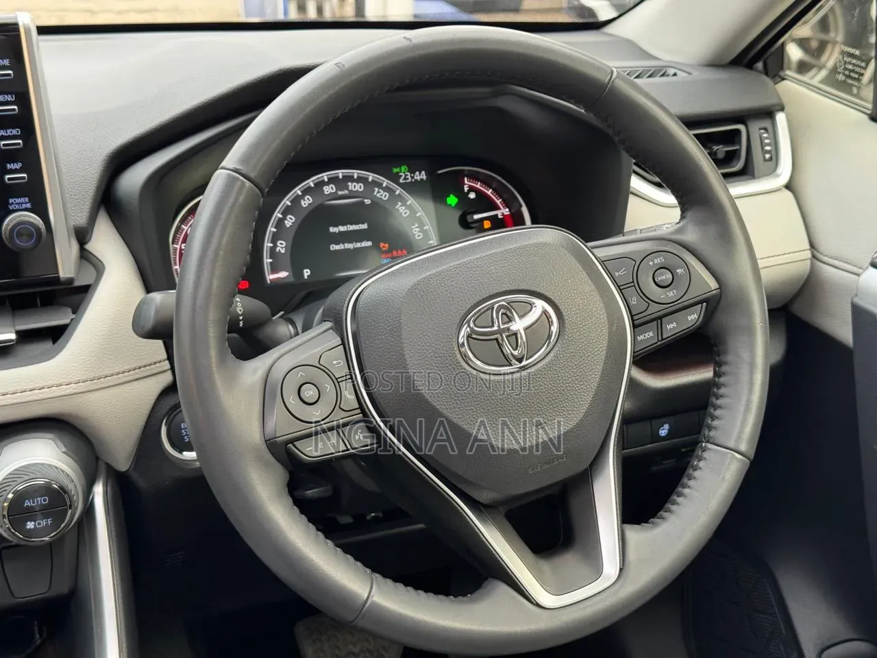 Toyota RAV4 2019 White