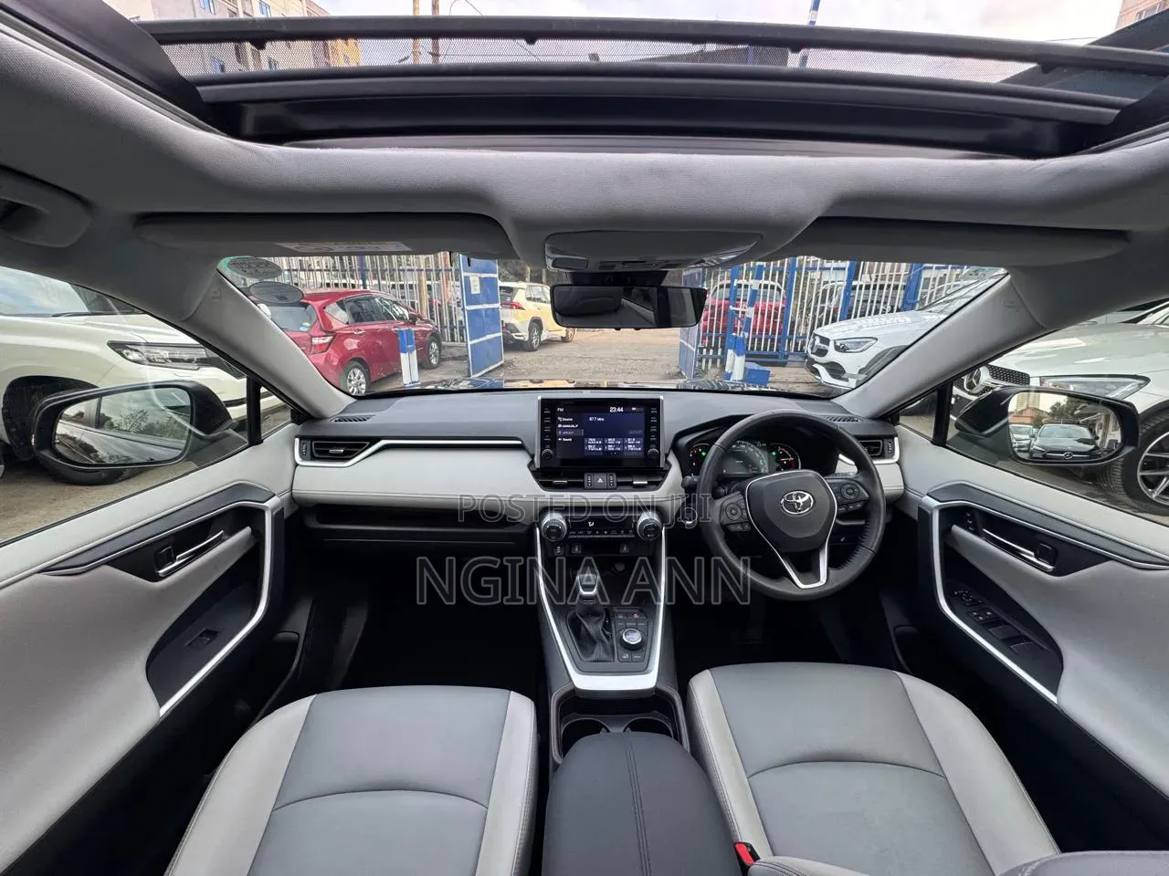 Toyota RAV4 2019 White
