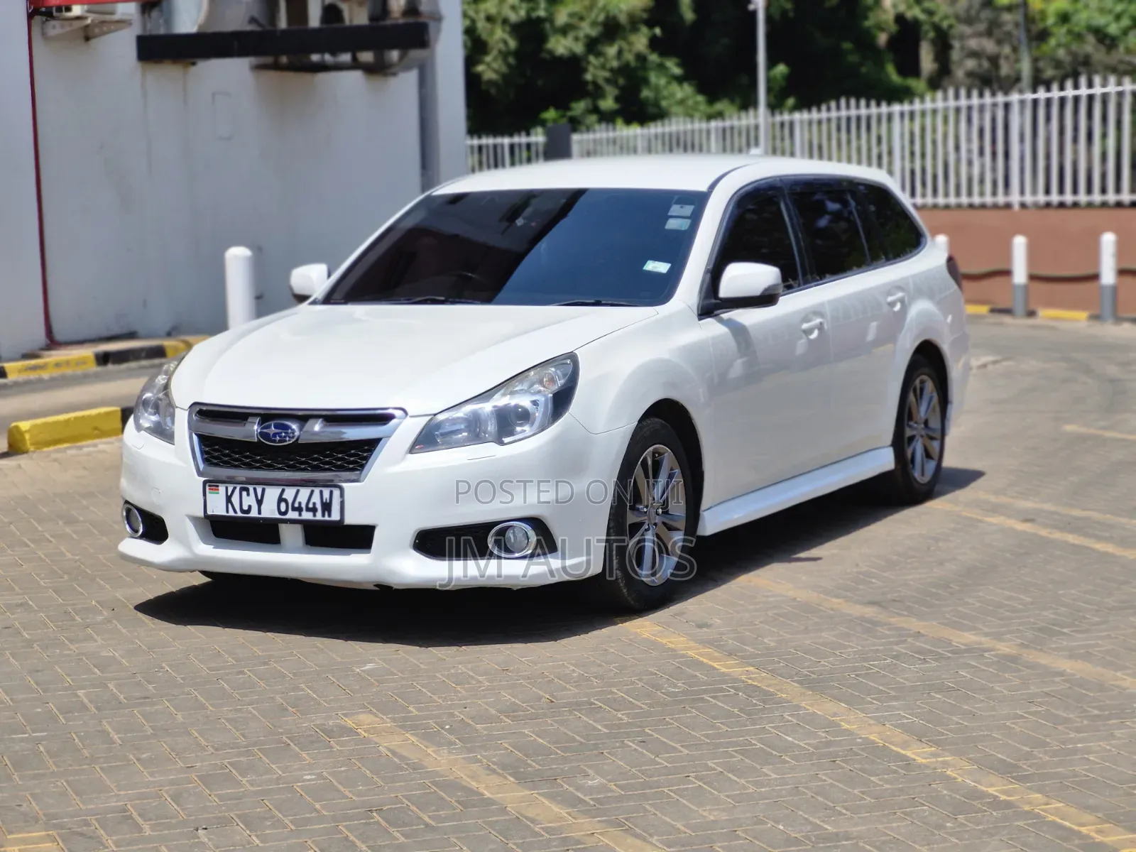 Subaru Legacy 2.5i Premium 2013 White