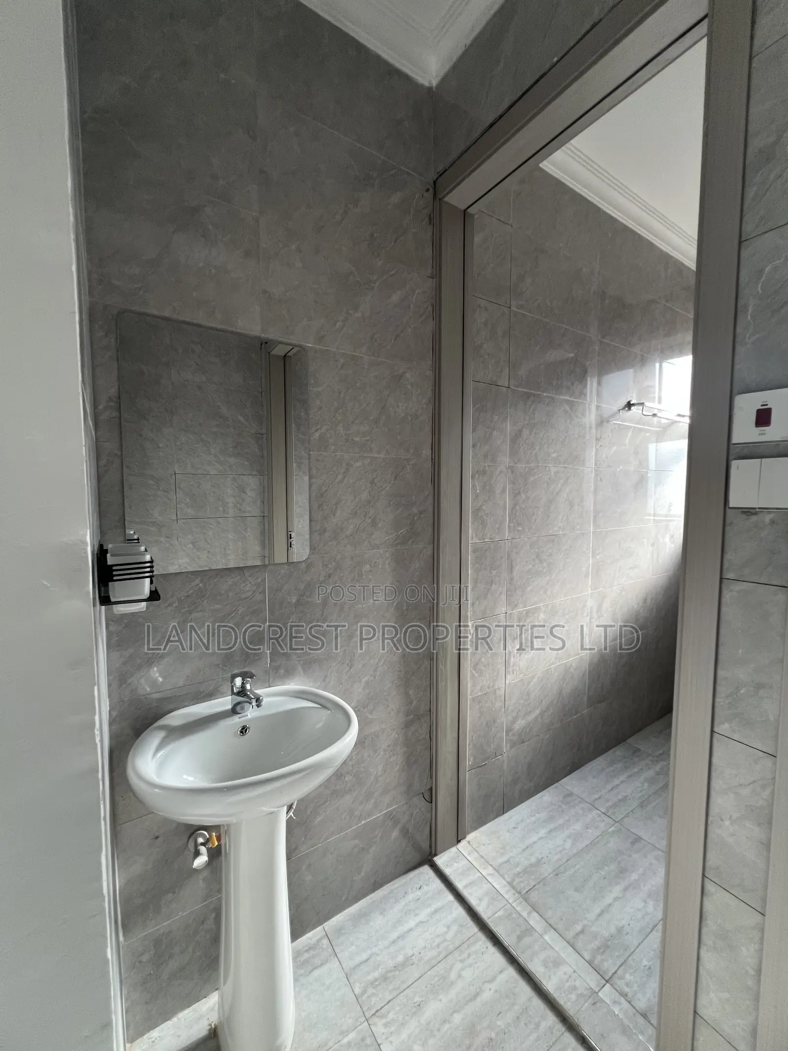 3bdrm Apartment in Royal Heights Sukari for sale