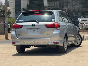 Toyota Corolla Fielder 1.5 Hybrid FWD 2020 Silver