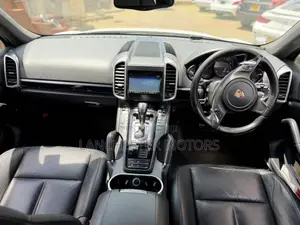 Porsche Cayenne 2013 White