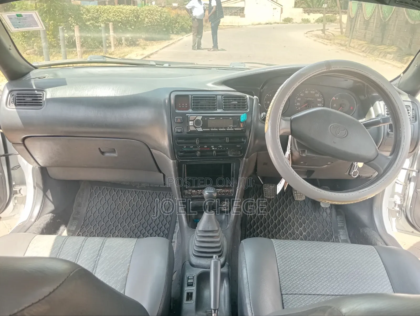 Toyota Corolla 1999 White