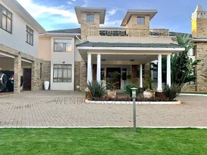 8bdrm Villa in Hardy for sale