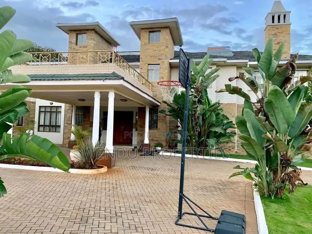 8bdrm Villa in Hardy for sale