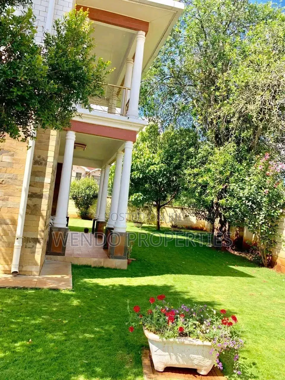 8bdrm Villa in Hardy for sale