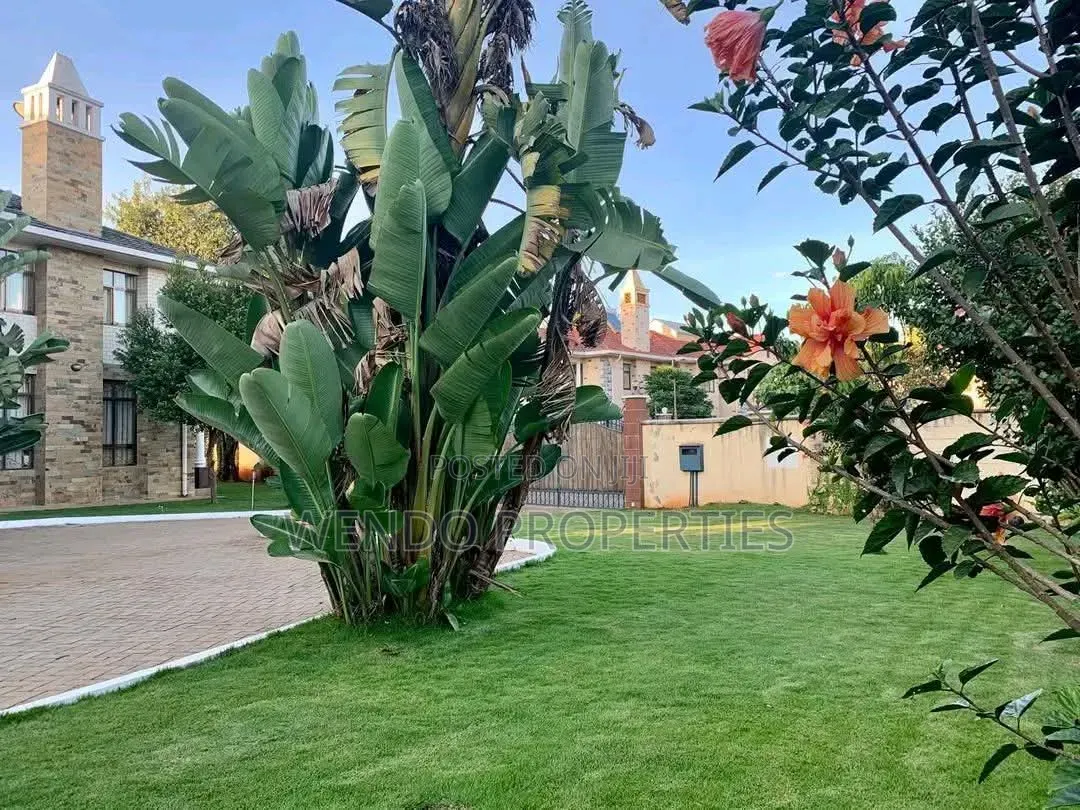 8bdrm Villa in Hardy for sale