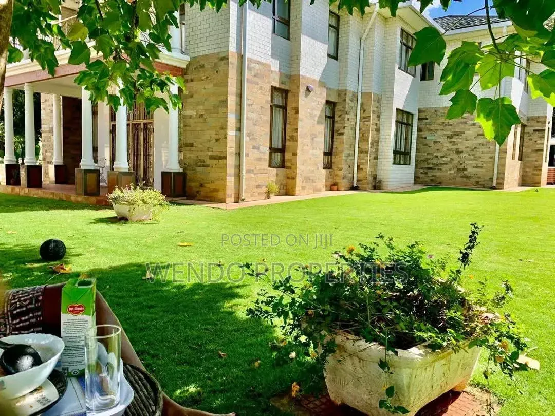 8bdrm Villa in Hardy for sale