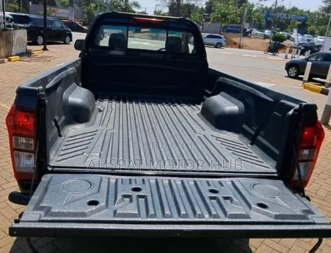 Isuzu D-MAX 2021 Gray