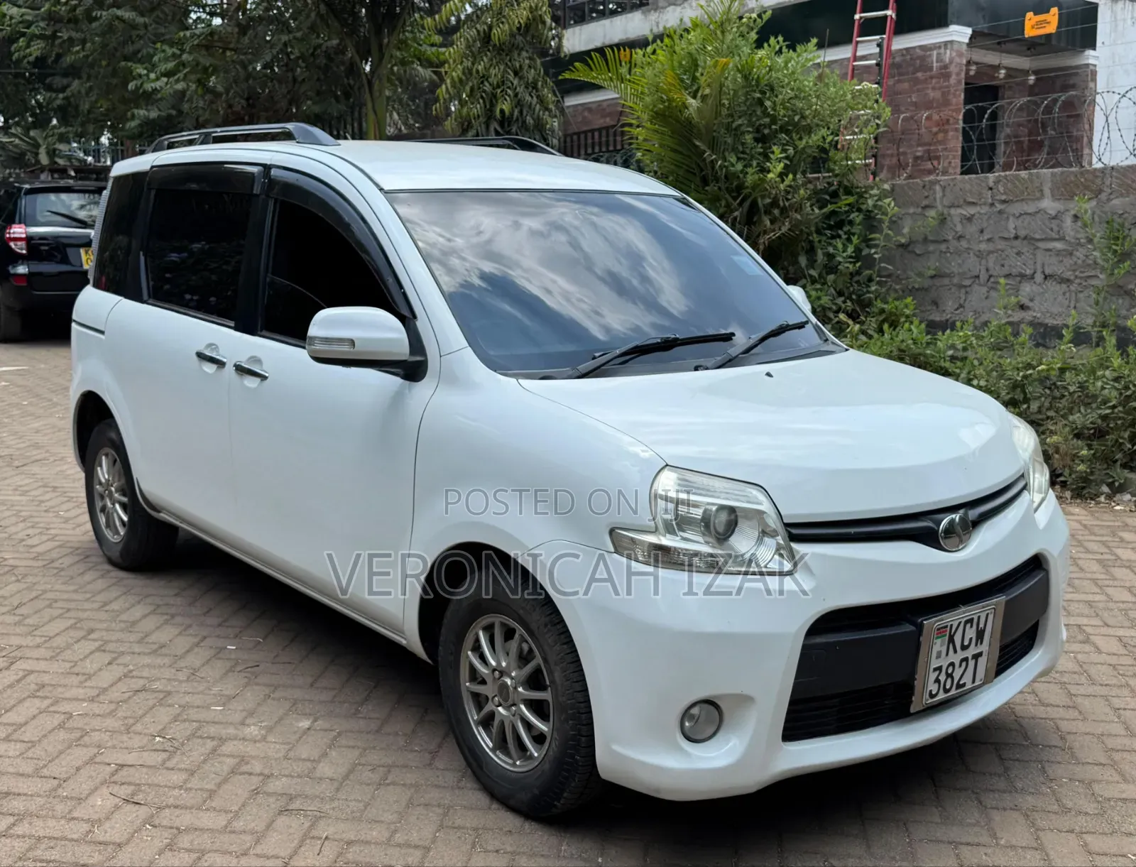 Toyota Sienta 2012 White