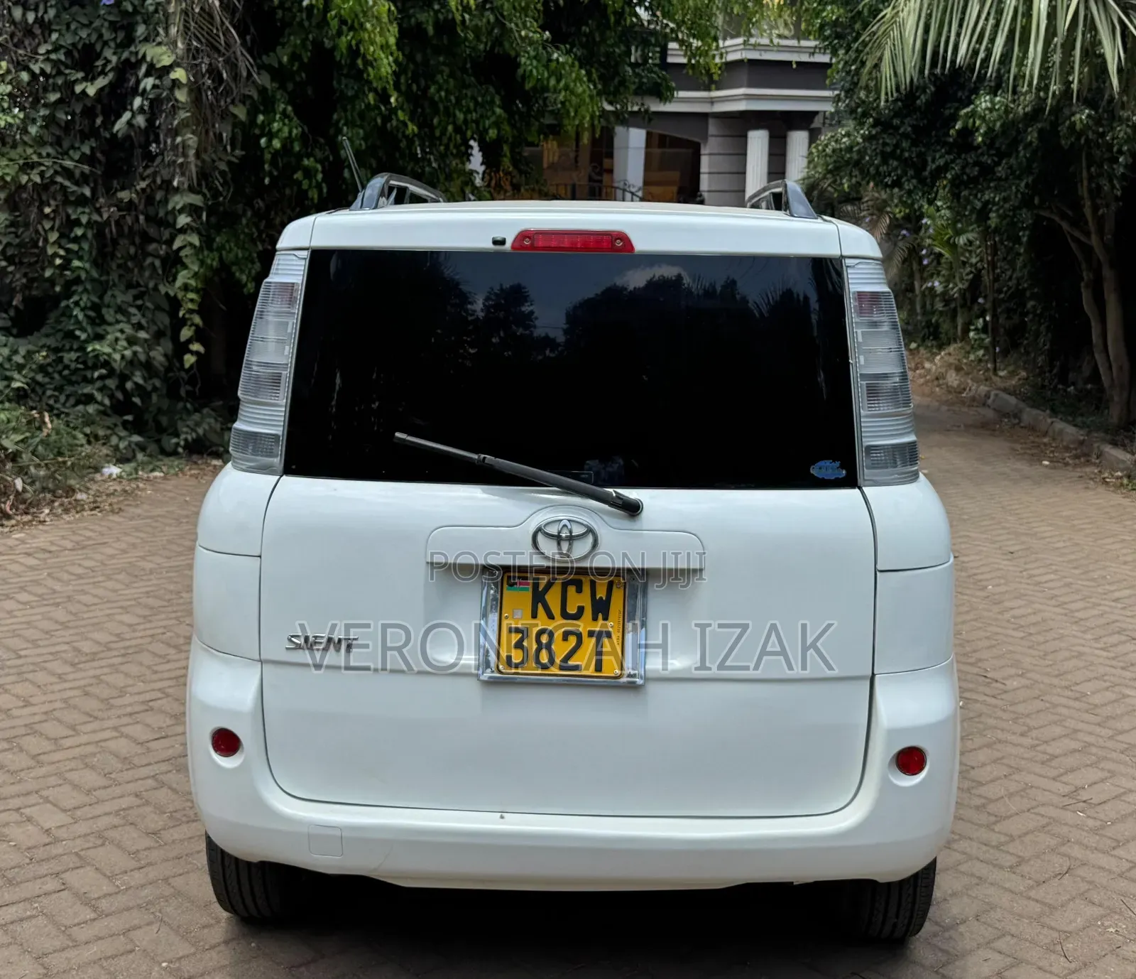 Toyota Sienta 2012 White
