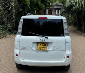 Toyota Sienta 2012 White