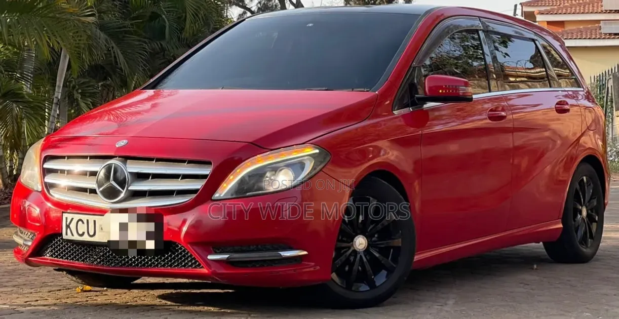 Mercedes-Benz B-Class 2013 Red