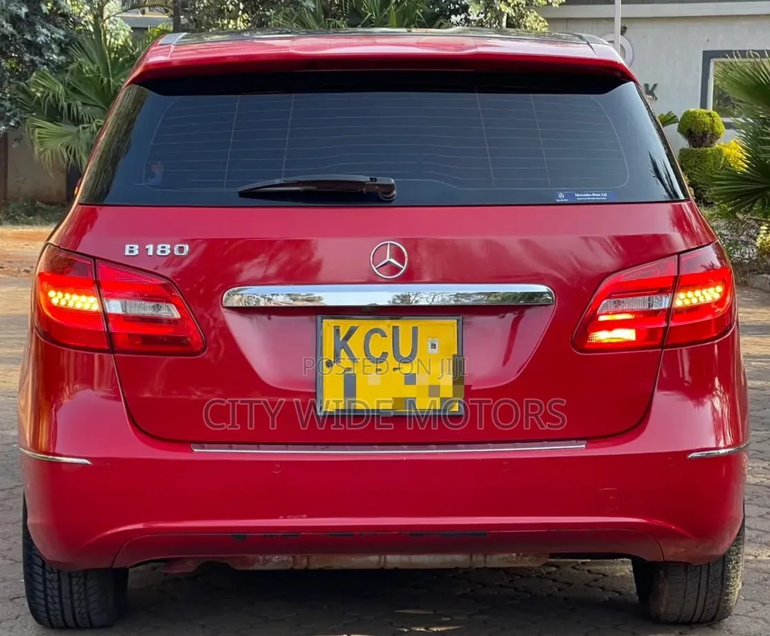 Mercedes-Benz B-Class 2013 Red