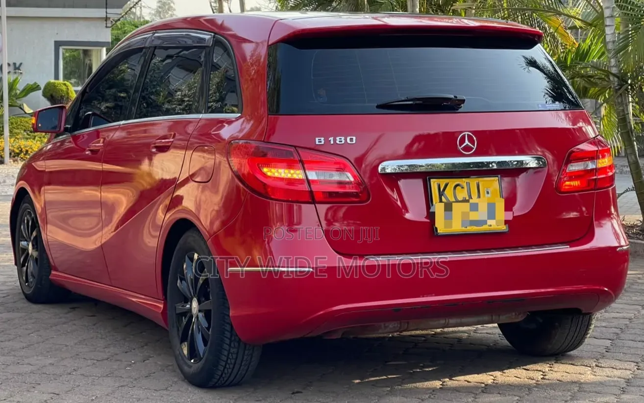 Mercedes-Benz B-Class 2013 Red