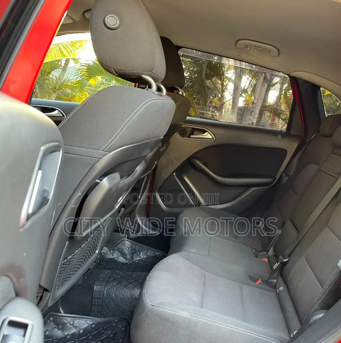 Mercedes-Benz B-Class 2013 Red