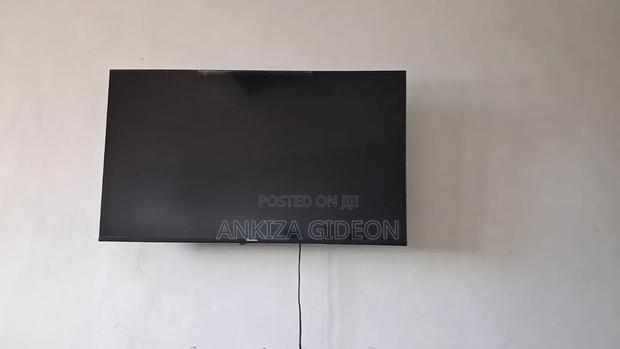 Slightly Used Smart Hisense 43' on Sale