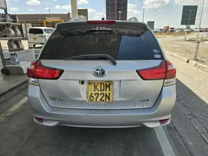 Toyota Corolla Fielder 2016 Silver