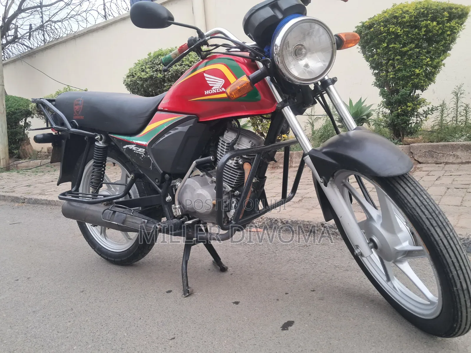 Honda CB 2025 Red