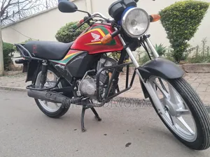 Honda CB 2025 Red