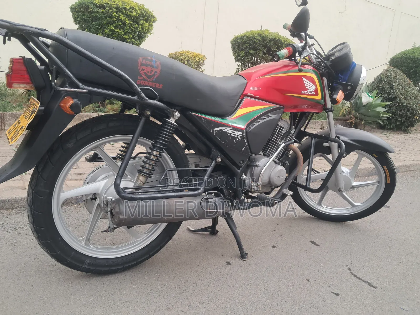 Honda CB 2025 Red