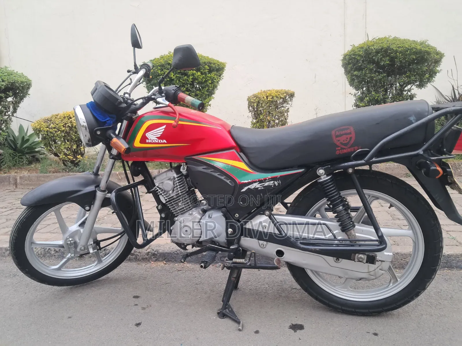 Honda CB 2025 Red