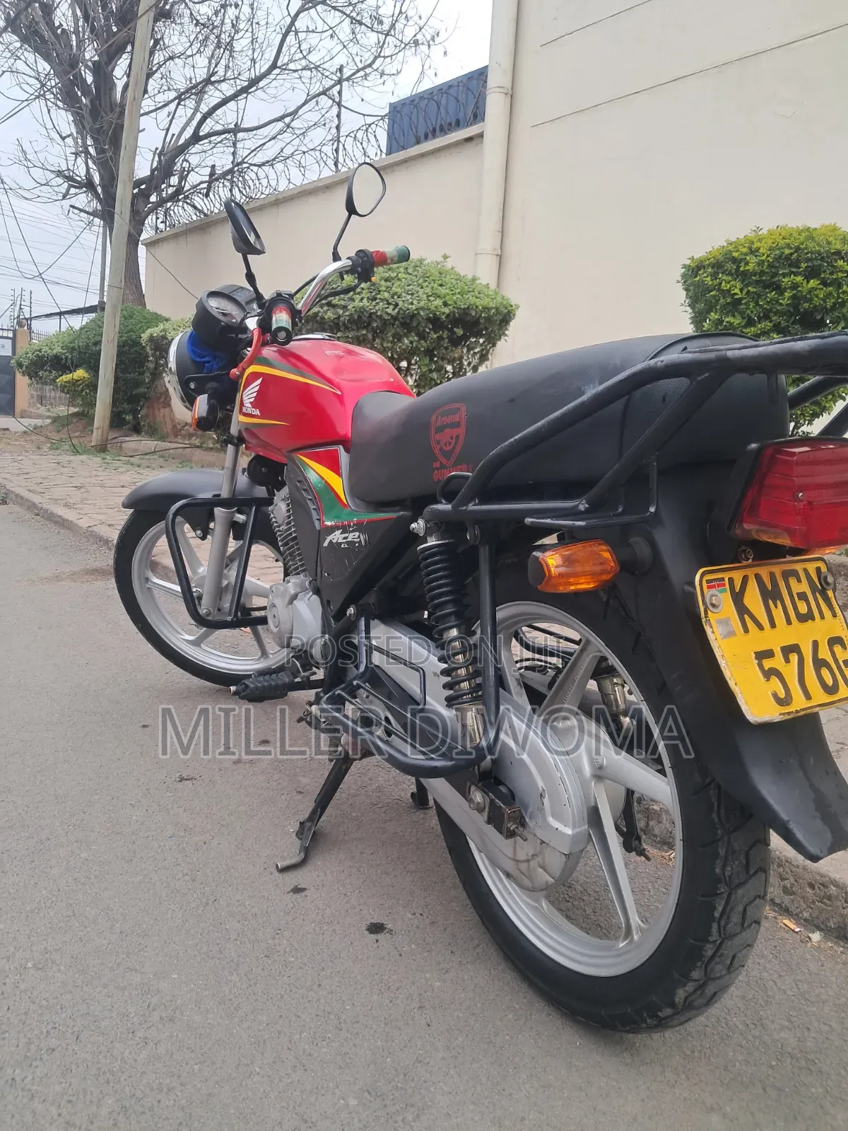 Honda CB 2025 Red