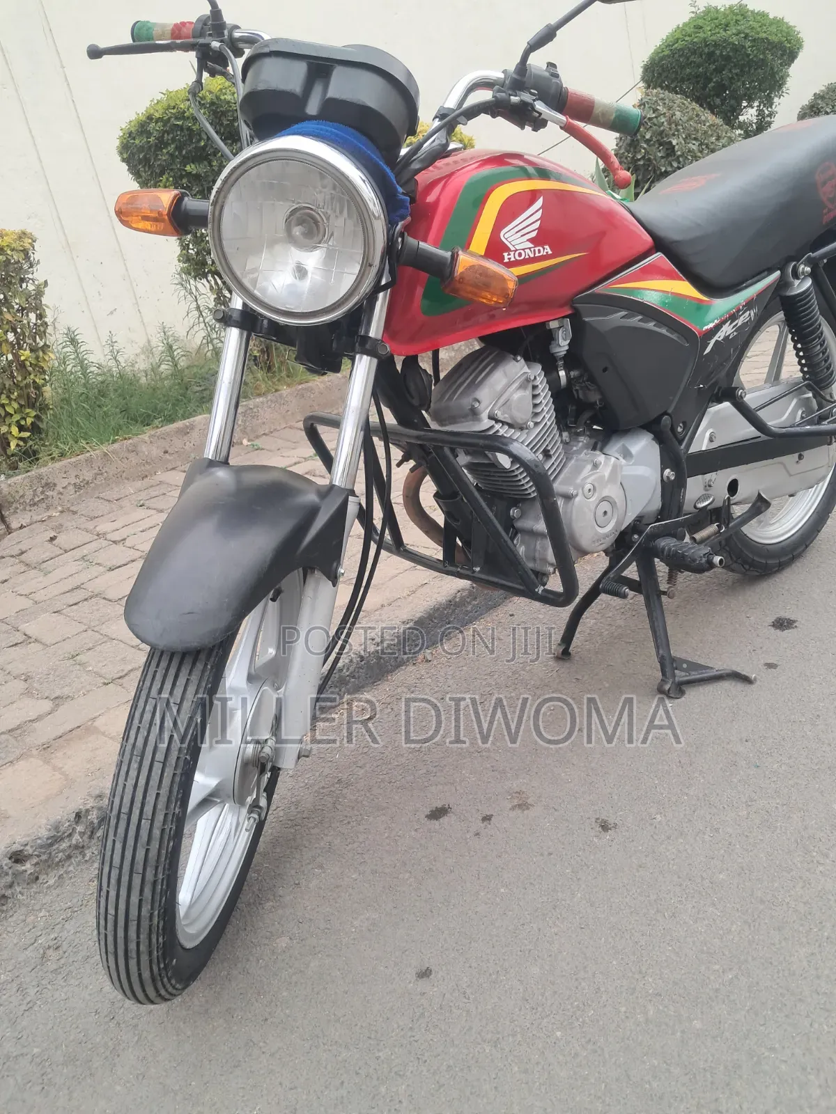 Honda CB 2025 Red