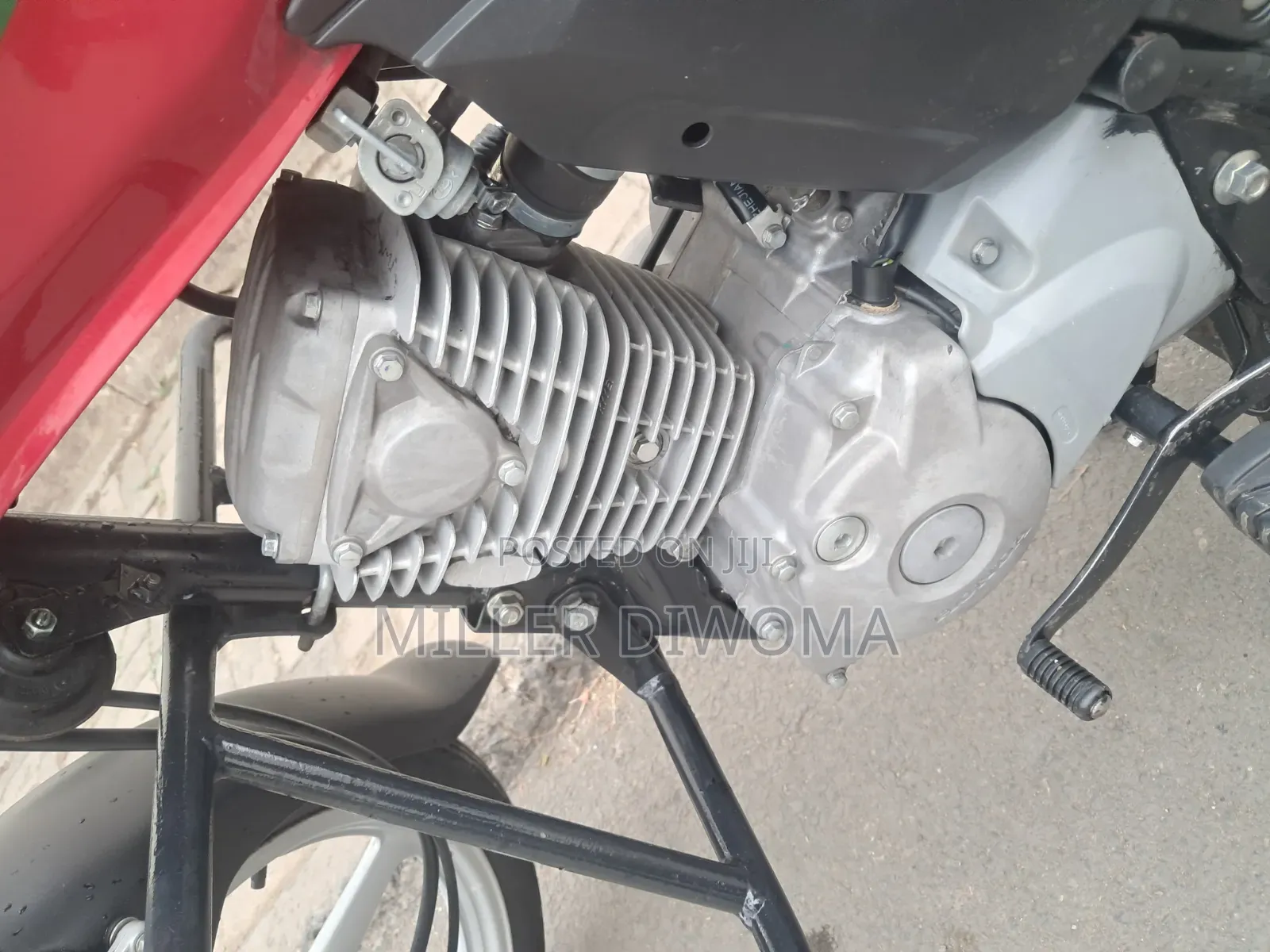 Honda CB 2025 Red