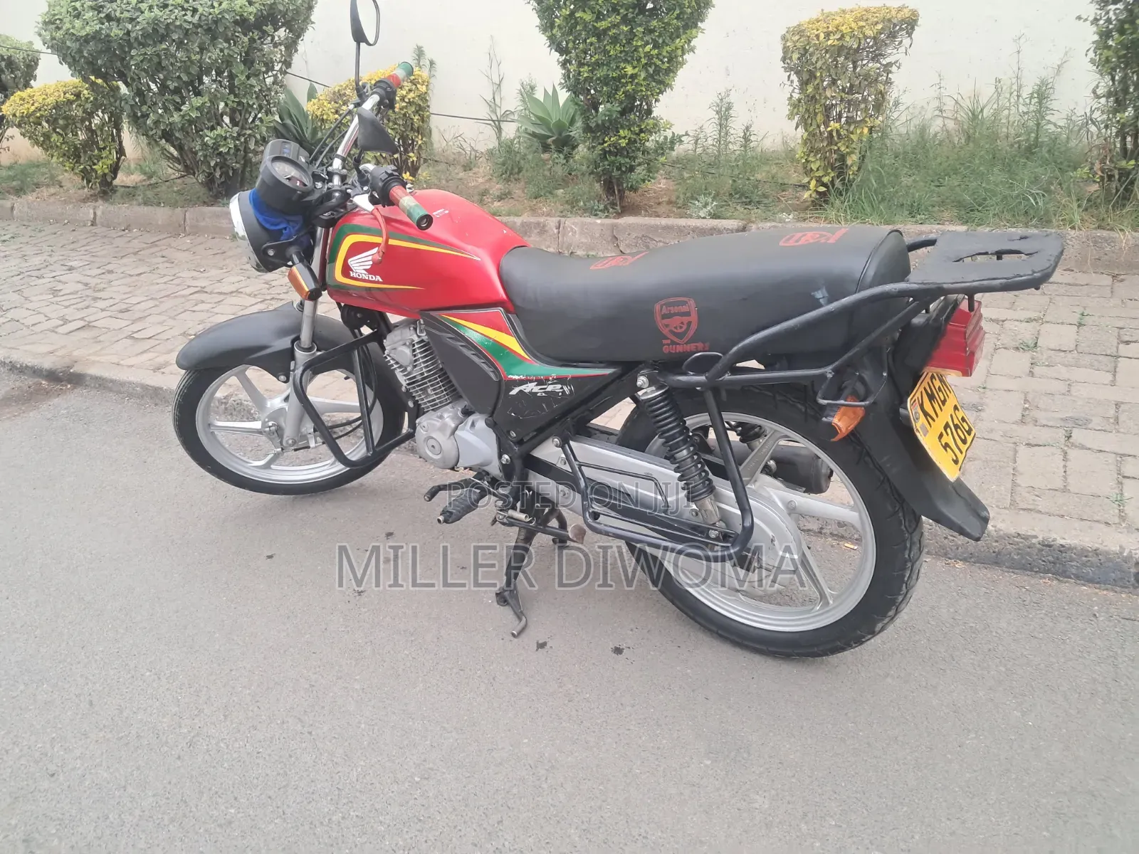 Honda CB 2025 Red