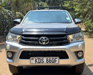 Toyota Hilux 2017 Gray