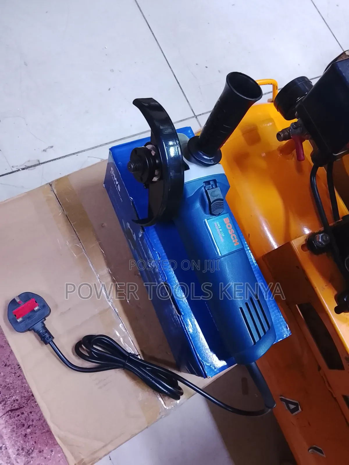Bosch Professional Angle Grinder 