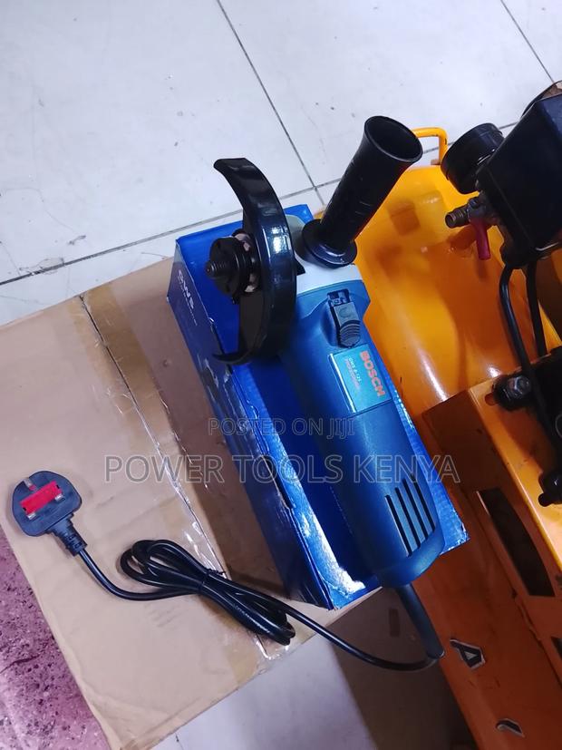 Bosch Professional Angle Grinder 
