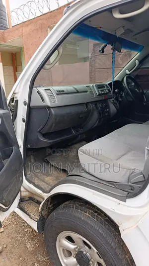 Nissan 100 2015 White