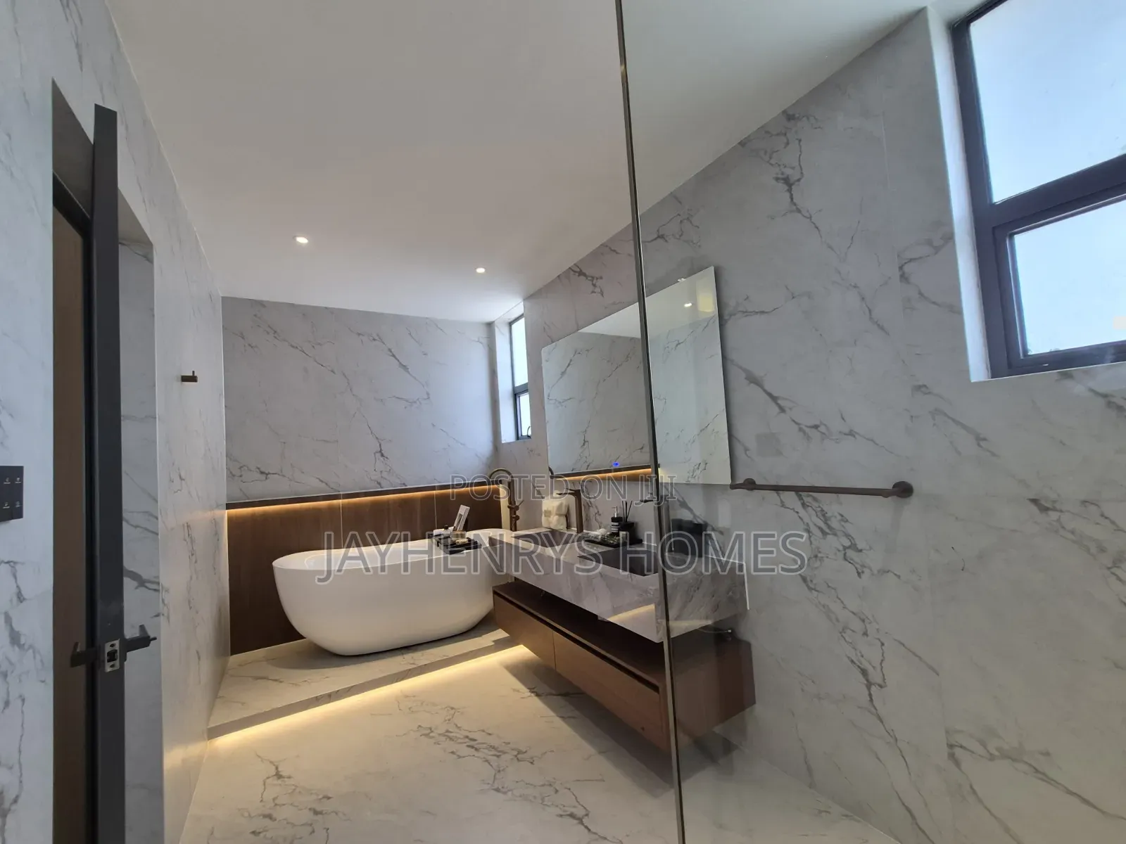 5bdrm Apartment in Spring Valley for sale