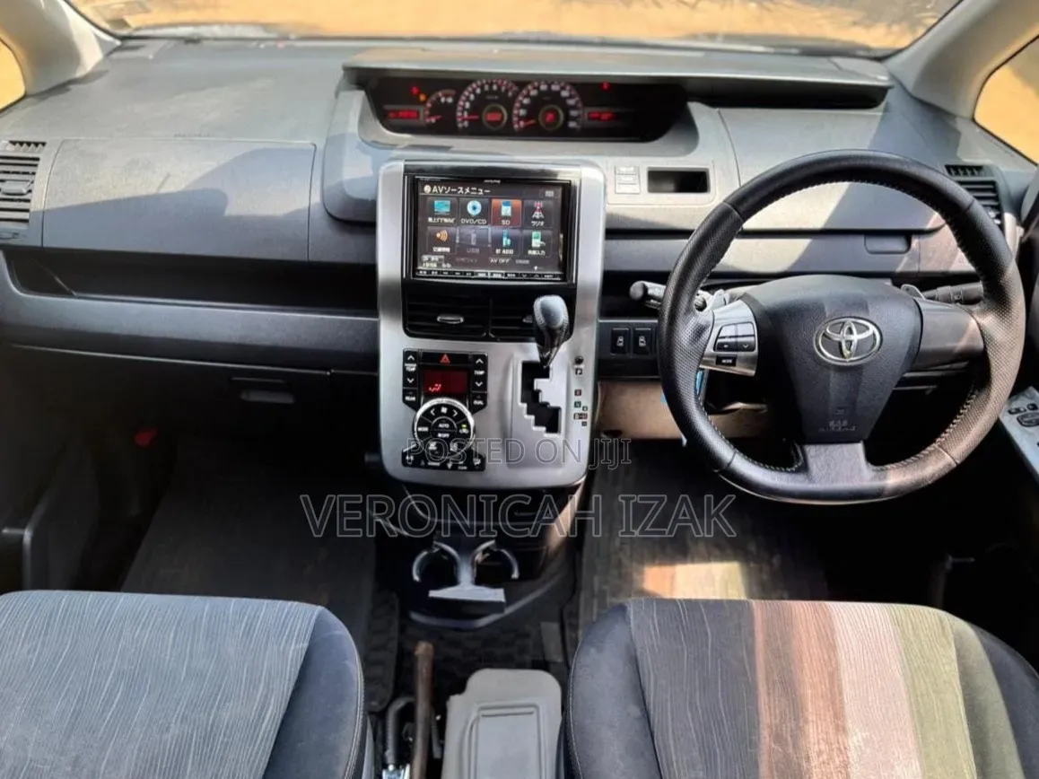 Toyota Voxy 2013 Burgundy